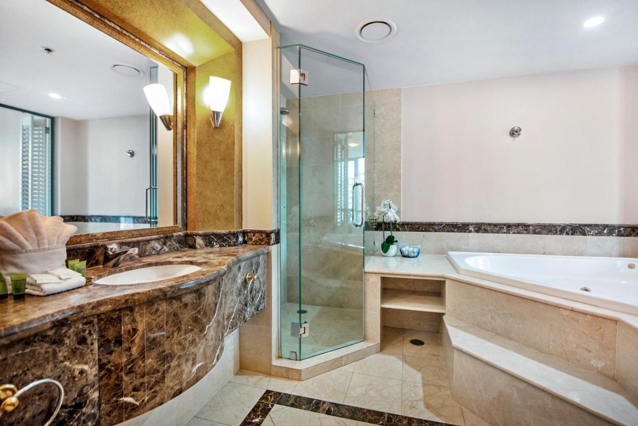 Legends 1 Bedroom Spa Suite - We Accommodate Голд-Кост Экстерьер фото